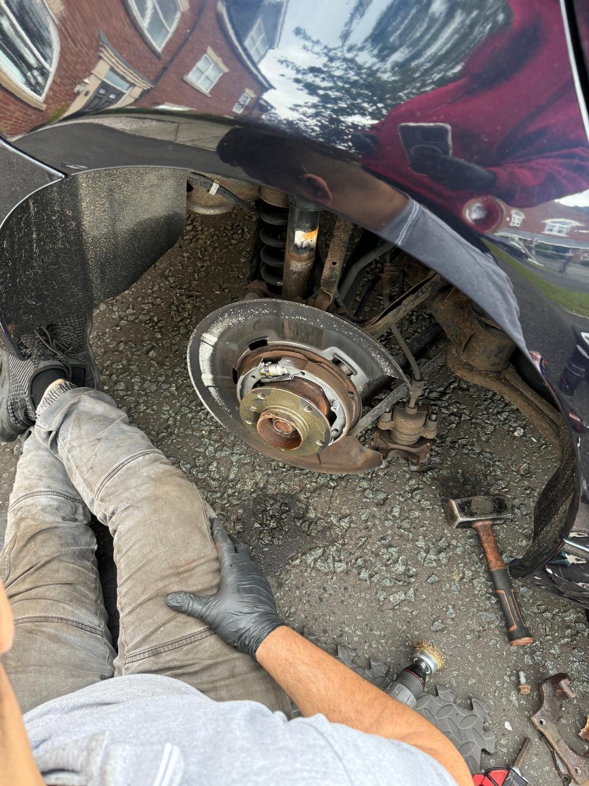 Mobile mechanic servicing vehicle